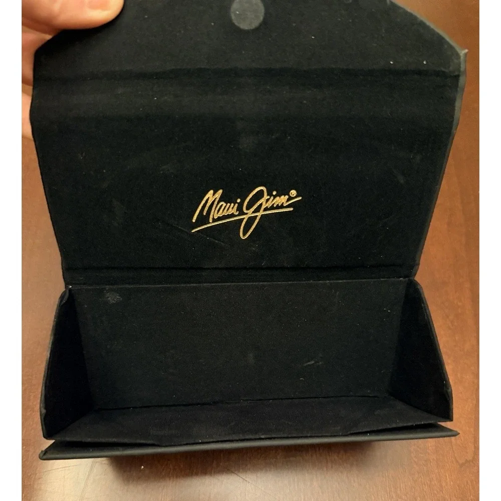 Maui Jim Folding Triangle Hard Black Magnetic Close Sunglasses Glasses CASE ONLY